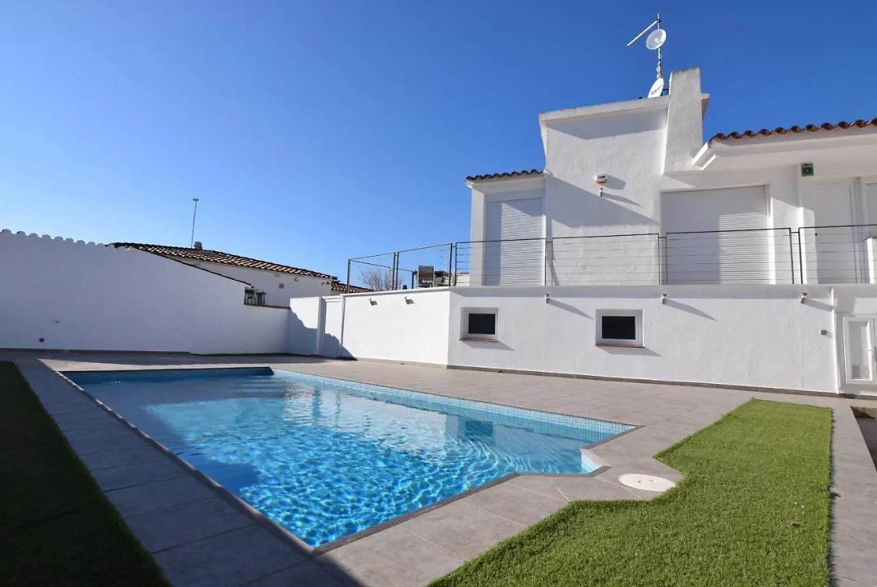 度假居 艾姆布里亚布拉瓦Casa Con Piscina Privada Y Cerca Playa Ref 382别墅