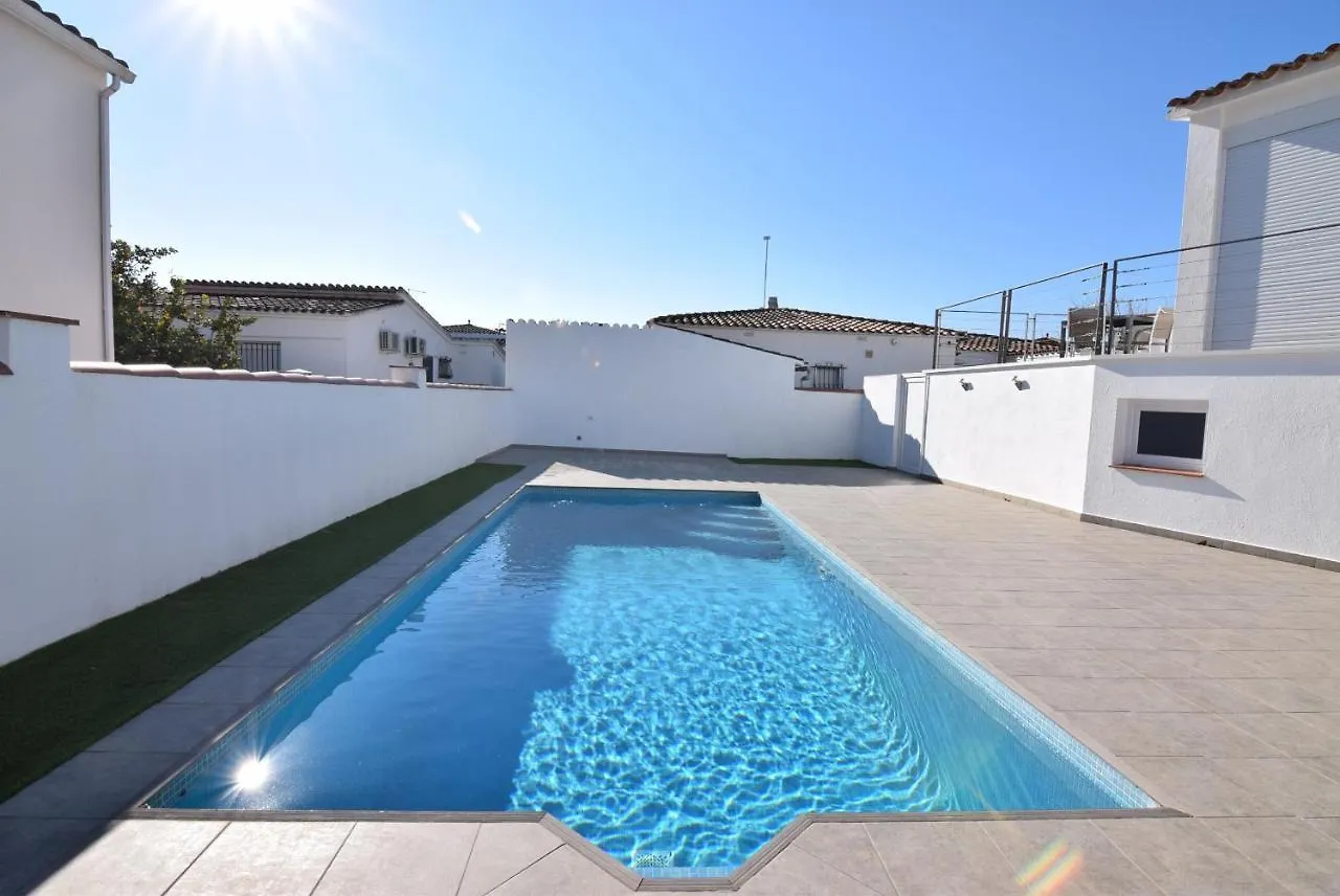 度假居 艾姆布里亚布拉瓦Casa Con Piscina Privada Y Cerca Playa Ref 382别墅